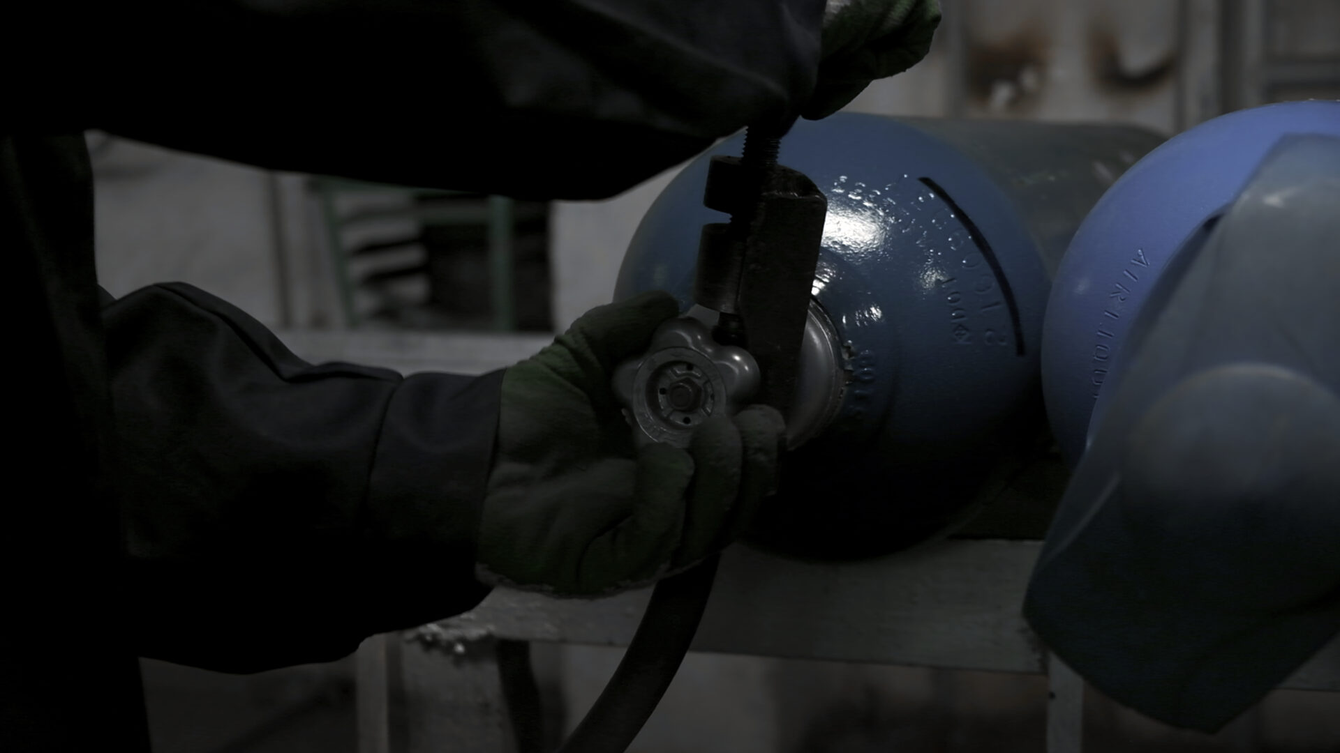 Helium leak testing on an industrial vacuum system using tracer gas